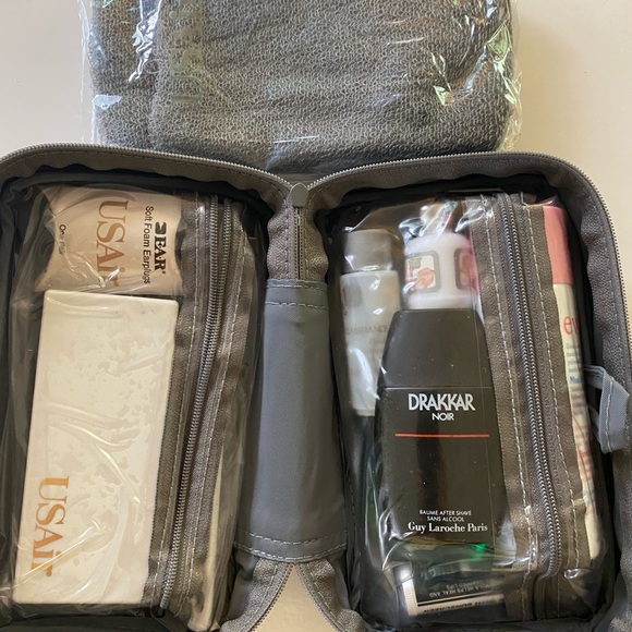 USAir Deluxe first class airline toiletry kit vintage w original unused content - Picture 5 of 8